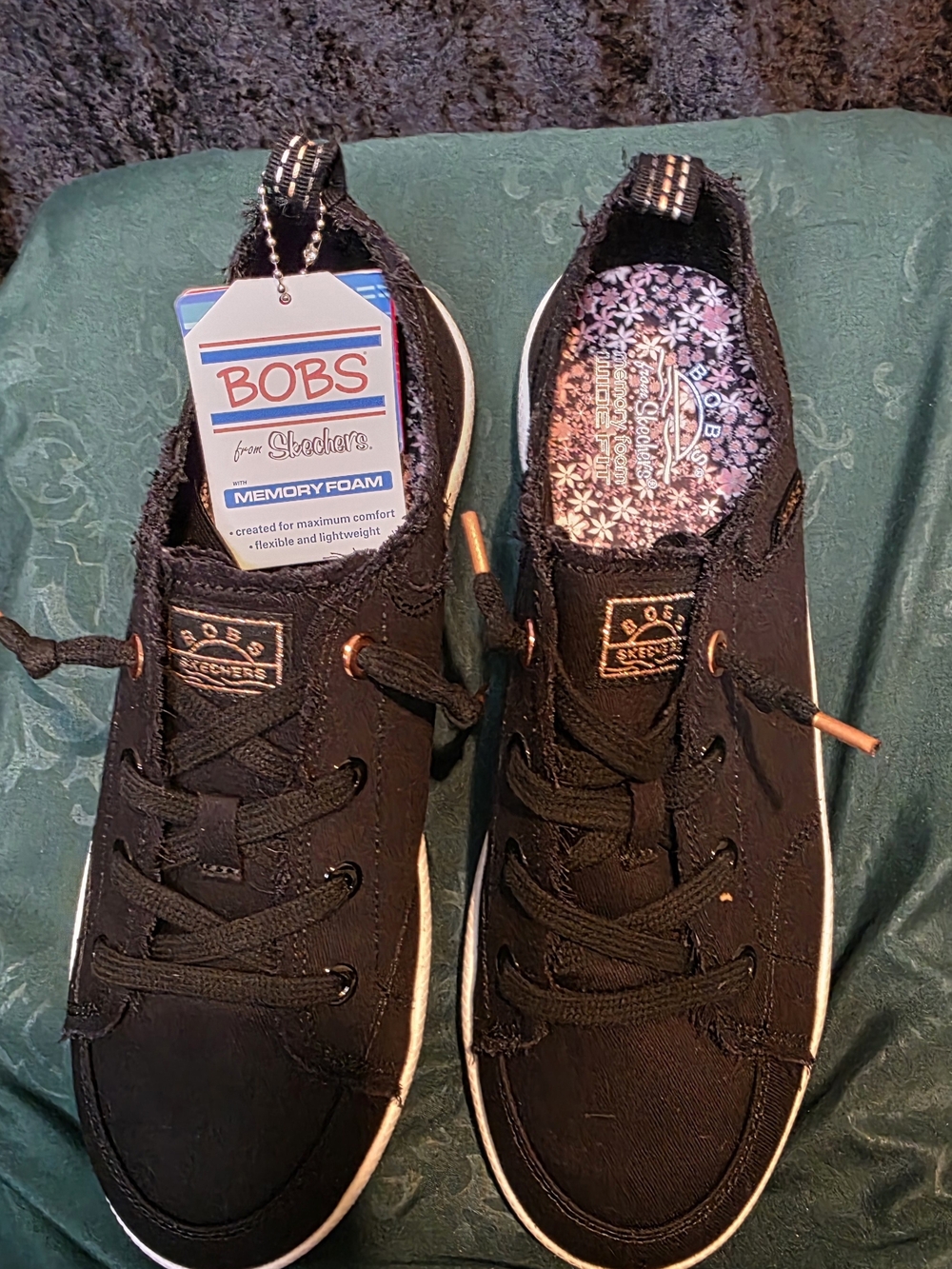 Women's Skechers  Memory Foam Sneakers NWT